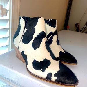 BRAND NEW! Size 7 Cowhide Booties!!
